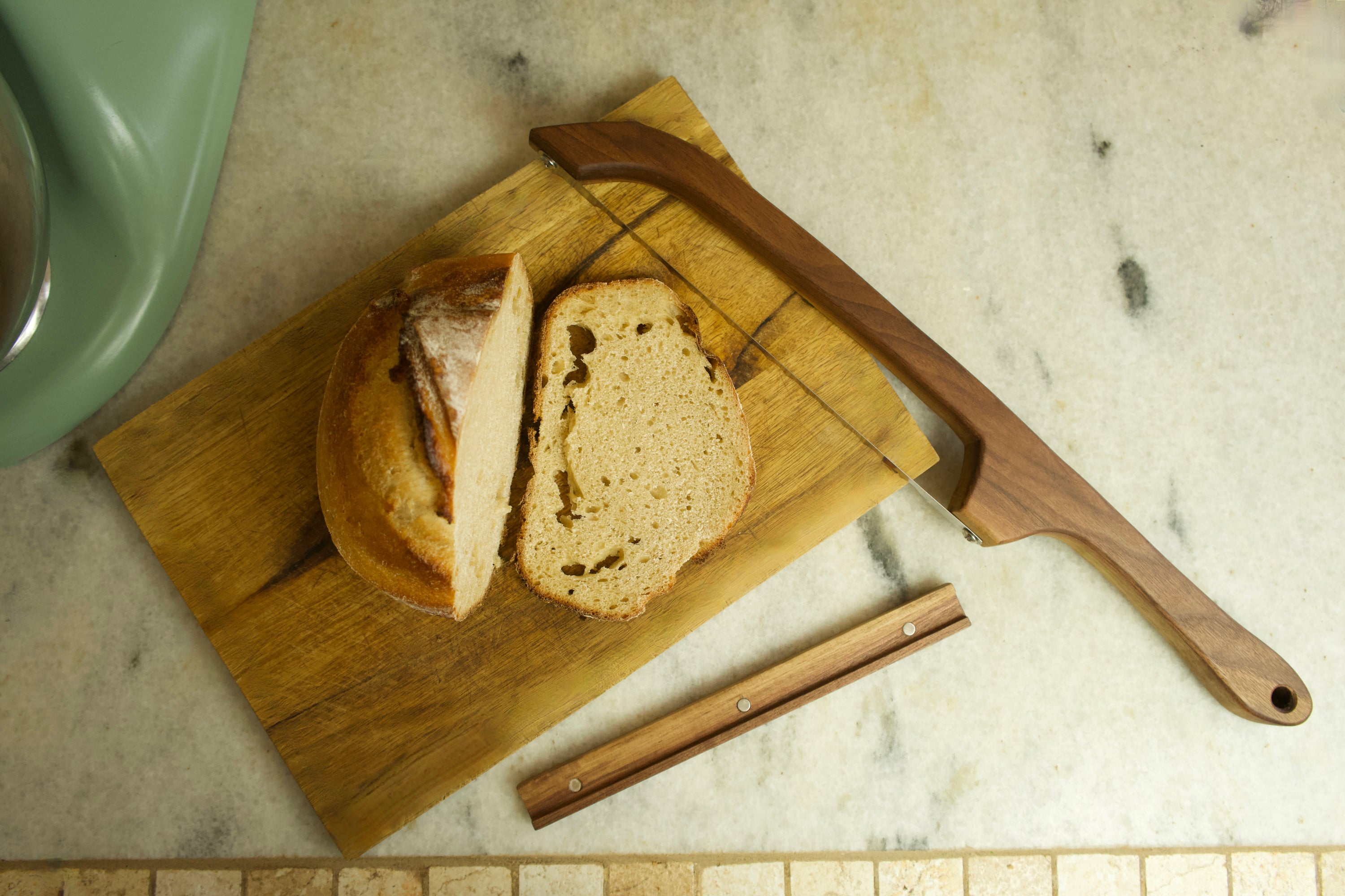 Bow Knife w/Magnetic Blade Guard image 2